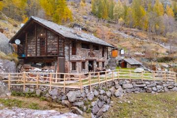 Rinnovata la staccionata della Casa del Parco Alpe Fum Bitz: pi&#249; sicurezza e armonia paesaggistica