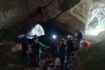 Formazione all'interno della Grotta della Ciota Ciara - Ph. Marco Farina